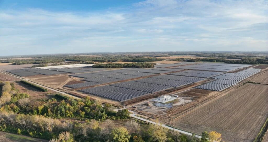 In total, around 704,000 bifacial modules will be installed across approximately 2,400 acres. Image: Zelestra.