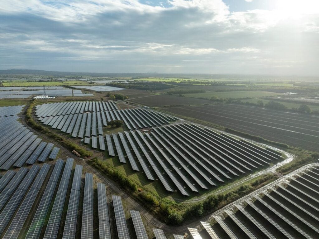 Enviromena signs financing package to support the deployment of 1GW solar PV portfolio in the UK