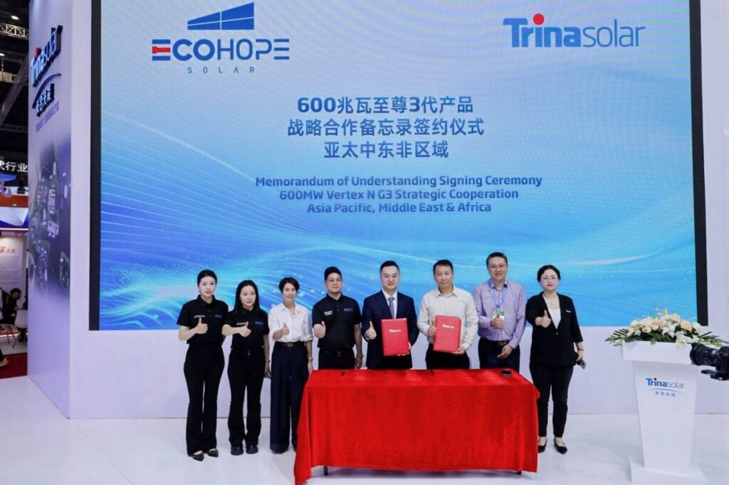 Signing ceremony between Trinasolar and Ecohope Solar for 600MW module distribution deal