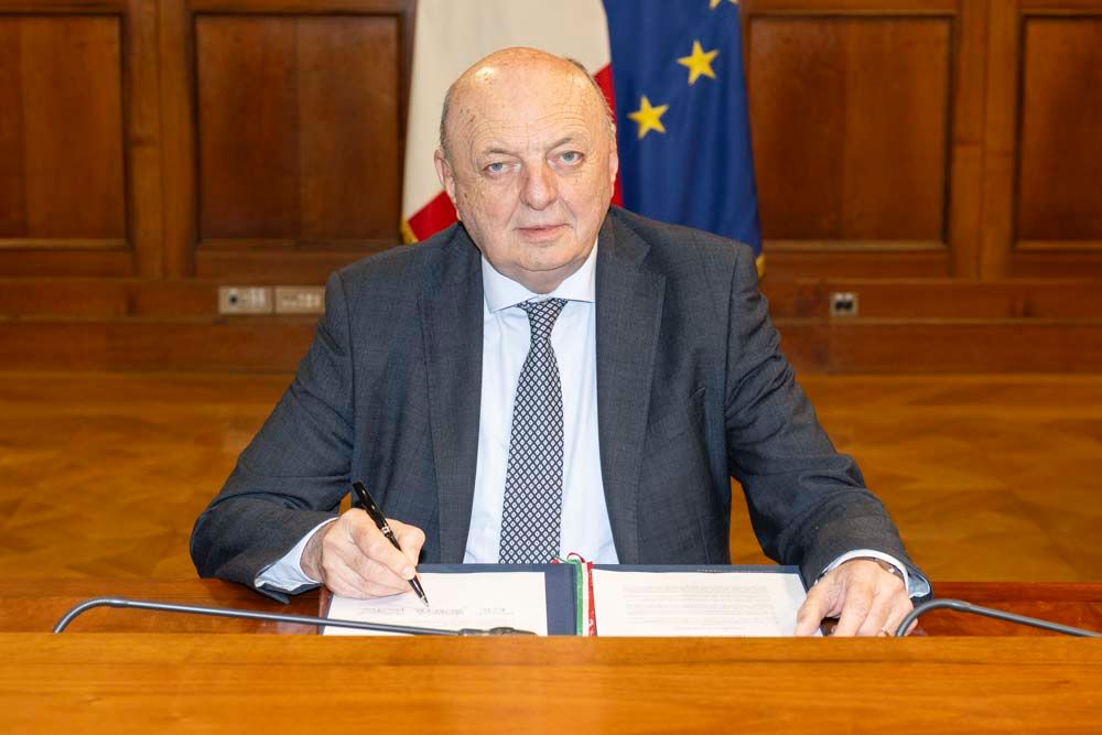 Pichetto, Minister of the Environment and Energy Security, signs the FER X decree