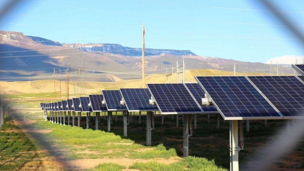 Community solar energy park image, from Pivot Energy.