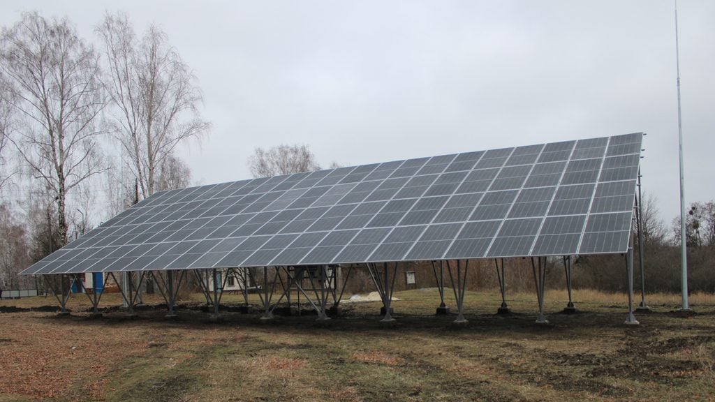 Illustrative image of large array of solar PV panels for Scatec quarterly results