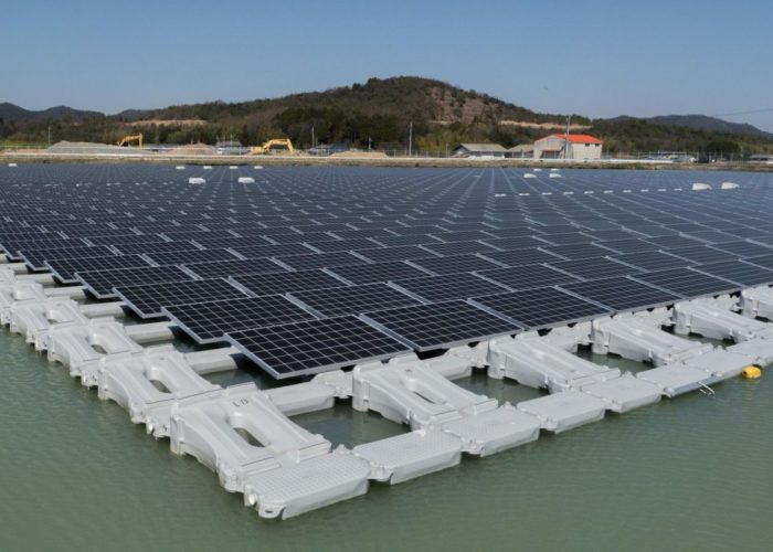1.7MW_floating_solar_power_plant_at_Nishihira_Pond_2