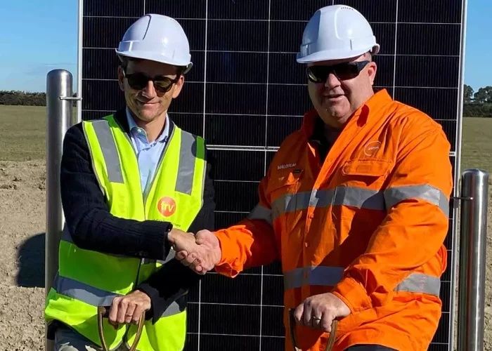 CE of FRV Australia Carlo Frigerio and CE of Genesis Energy Malcolm Johns. Image: Genesis Energy