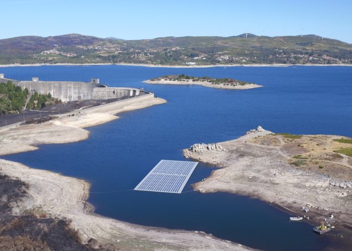 A 220kWp floating solar pilot project from EDP at the Alto Rabagão dam in the north of Portugal. Image: EDP.