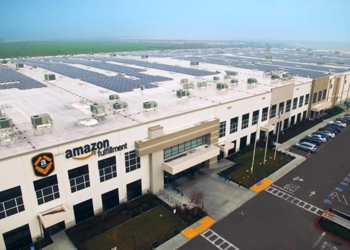 Rooftop solar at an Amazon building in the UK. Image: Amazon.