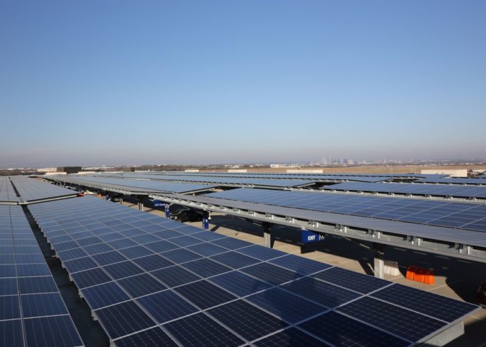 SEG Solar’s
1.7MW parking
lot solar project
at Austin International
Airport in
Texas. Image: SEG Solar.