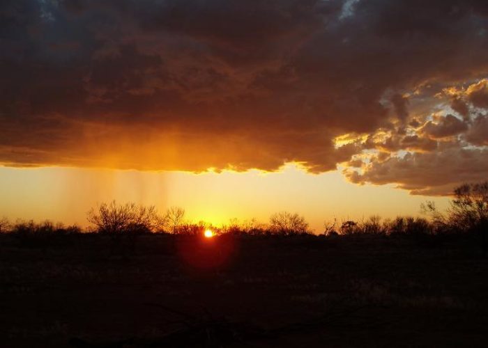 Australia_desert_sunset_-_Free_Aussie_Stock