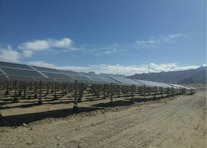 Bifacial_PV_Power_Plant_Desert_Golmud_China