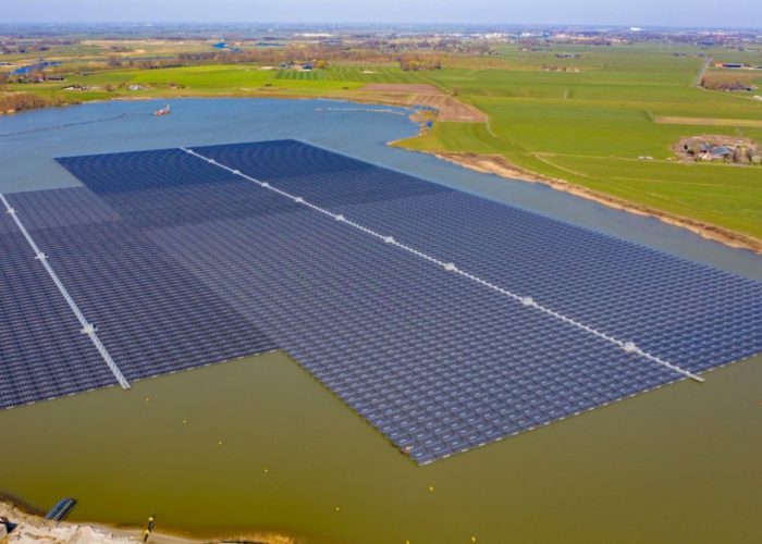 Bomhofsplas_floating_solar_farm_-_BayWa_re