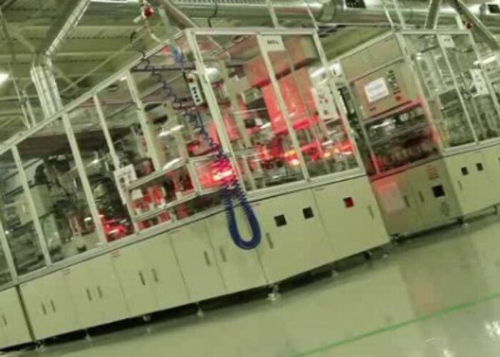 Canadian_Solar_factory_floor_2