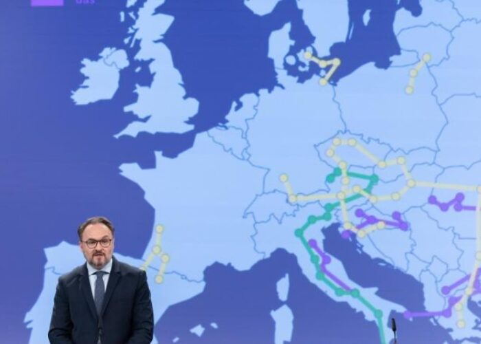 Dan Jørgensen makes a speech.