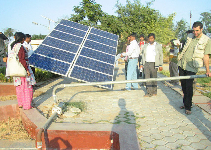 Gujarat_india_rooftop_solar_flickr_Ajay_Tallam