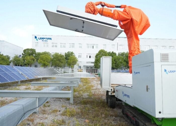 Automatic navigation PV module installation robot