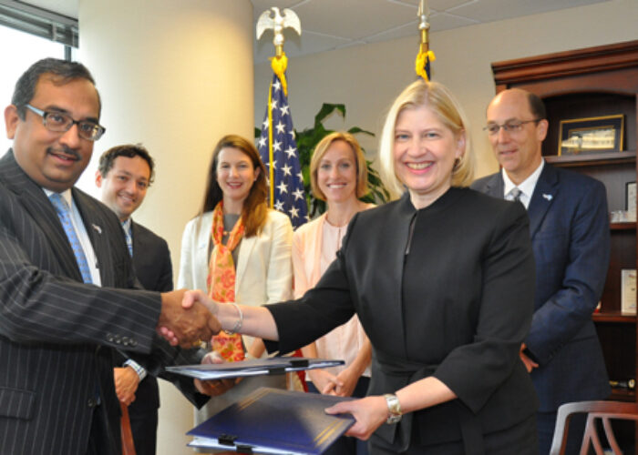 Image-PR-USTDA-Supports-60-MW-Solar-Power-Plant-in-Tanzania_092515_650x320