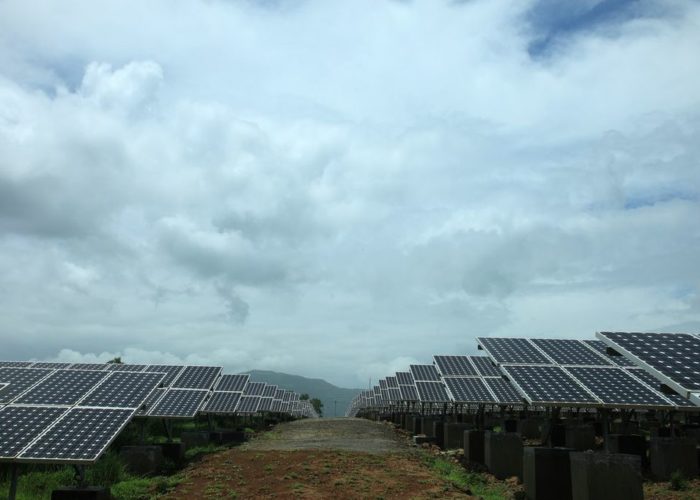 Installation_lots_of_sky_Tata_Power_Solar