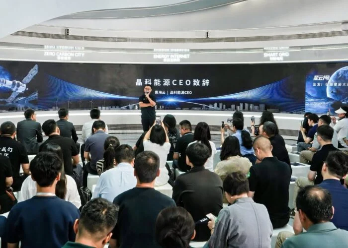The company unveiled its Tiger Neo 5.0 module series and a SunTera G5 energy storage system, alongside a portfolio of application-specific PV modules. Image: JinkoSolar.