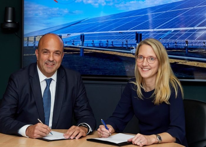 Konstantinos Mavros (left), CEO of PPC Renewables, and Katja Wünschel, COO onshore and PV Europe and Asia-Pacific at RWE Renewables. Image: RWE.
