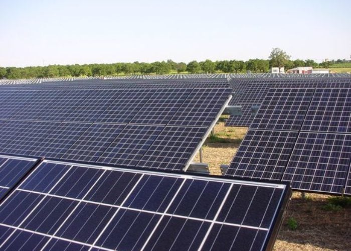 Kyocera_solar_modules_for_4_MW_solar_plant_in_Czech_Republic