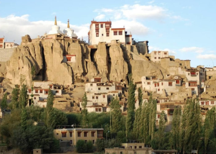 Ladakh_solar_india_23GW_monastery