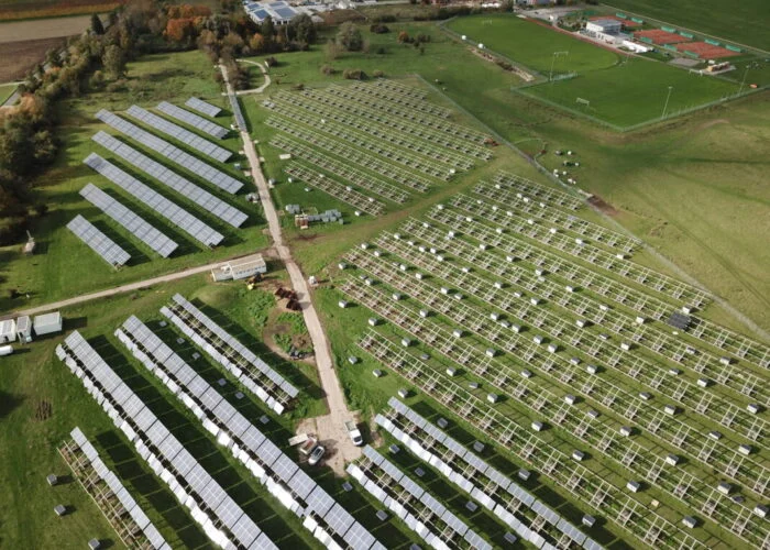 End-of-life planning is no longer theoretical. Across Europe, 
solar assets are entering a phase in which decommissioning 
must be treated as a practical and financial priority. Image: PVMRC.