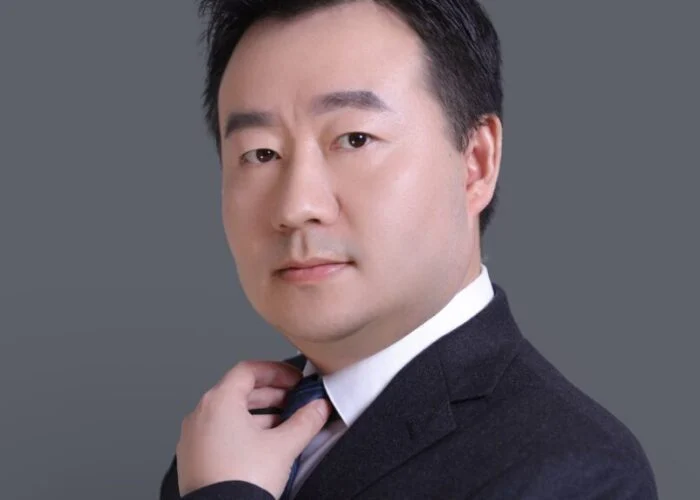 Louis Liu crop