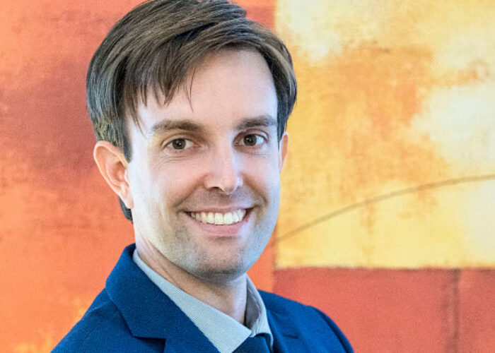 Luca_Kiwi_1920_long_portrait_crop_500
