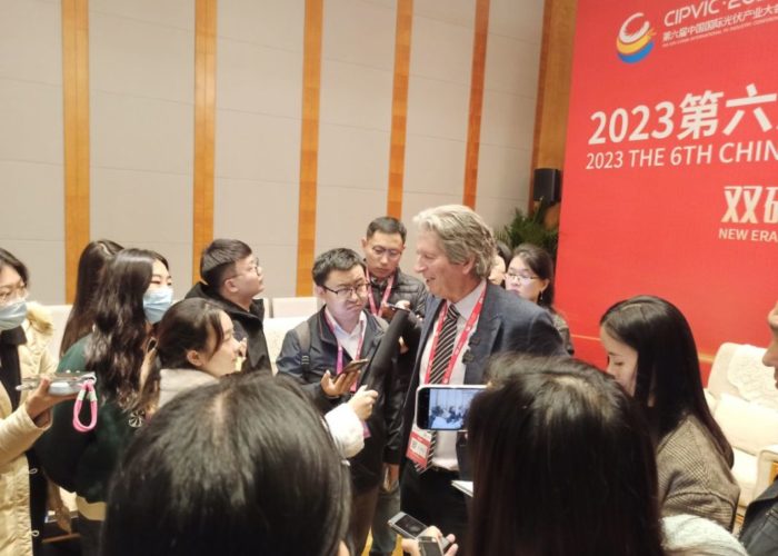 Martin-Green-at-CIPVIC-in-Chengdu-speaking-with-the-media-Image_Jonathan_Tourino_Jacobo