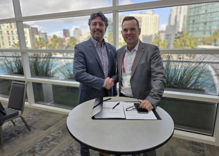 Talon PV CEO and NexWafe's US VP signing a wafer supply agreement