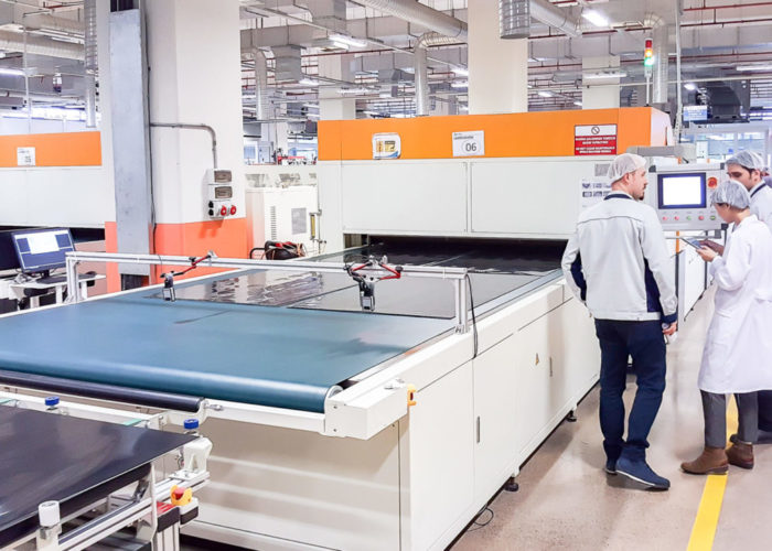 PI Berlin assessing a PV module lamination process