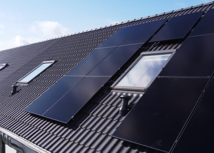 Residential-rooftop-solar-panels-from-AIKO-Image_AIKO