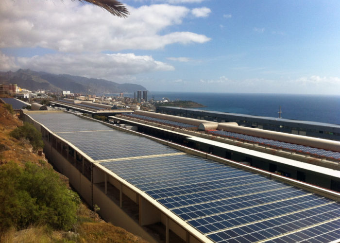 Rooftop_installation_with_1.5_MW_Conergy_modules_Tenerife_Canary_Islands_low_res