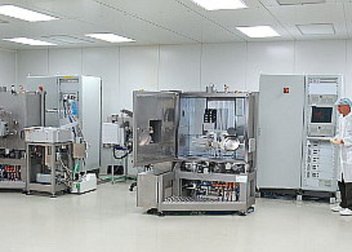 Roth_Rau_cleanroom_300