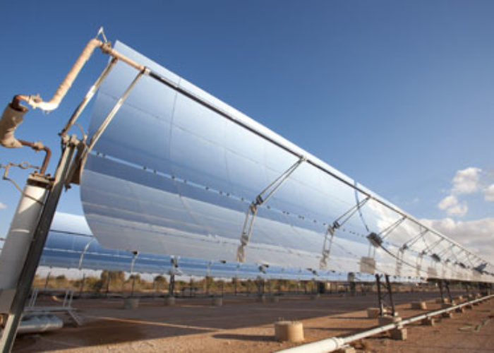 Siemens_curved_sun-tracking_mirrors_in_desert