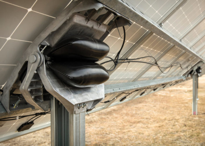Sunfolding TopoTrack with posts in the ground, actuators on posts, and purlins connected to actuators and solar modules. Image: Sunfolding.