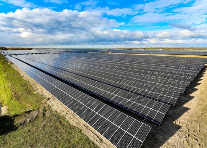 The 27MW Moerdijk solar park in the Netherlands. Image: Suntech.