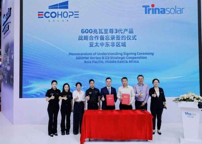 Signing ceremony between Trinasolar and Ecohope Solar for 600MW module distribution deal