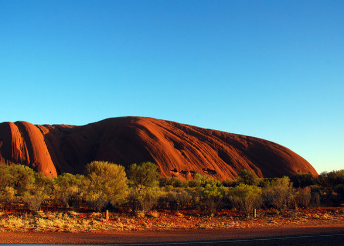 Uluru_australia_norhtern_territory_flickr_Robert_Young