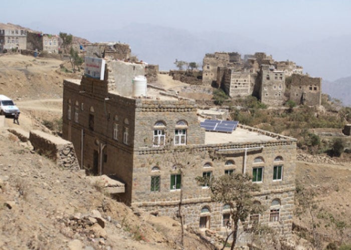 Yemen_health_centre_solar_flickr_Julien_harneis