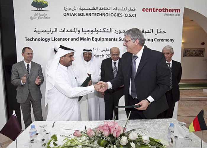 centrotherm_qst_contractsigning_poly_plant_550