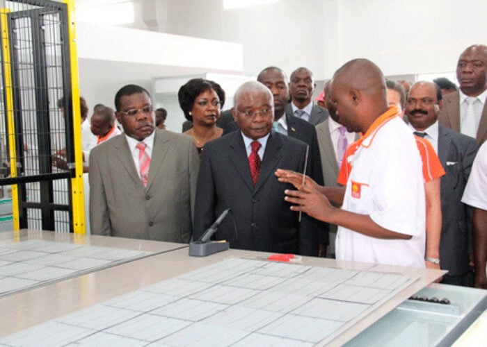 ecoprogetti_mozambique_factory_president_of_mozam_in_red_tie