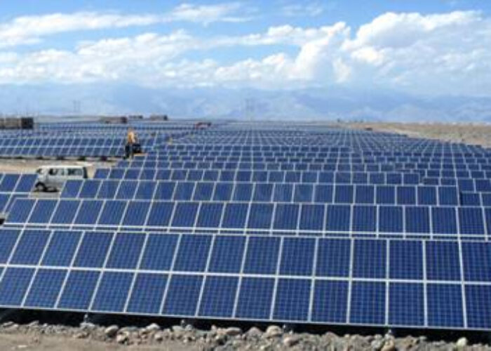 ground-mounted_panels_pakistan_solar