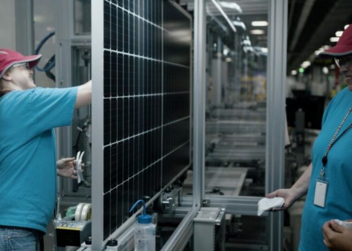 Workers at Q CELLS’ 1.7GW module assembly plant in Georgia. Image: Q CELLS.