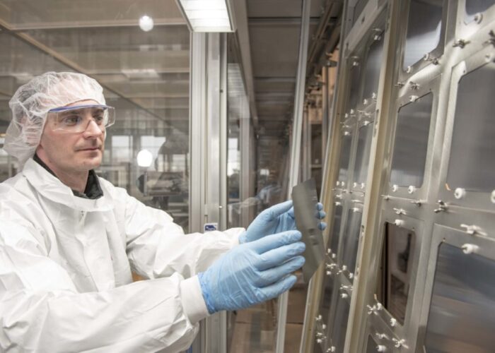 thumbnail_Oxford_PV_commercial_sized_perovksite-silicon_tandem_solar_cells_in_pilot_production